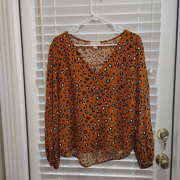 VIXBE Tops - LEOPARD PRINT BLOUSE WOMENS MEDIUM LIGHTWEIGHT LONGSLEEVE CASUAL Alternative